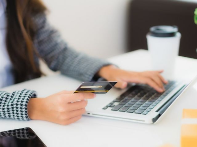 blog como participar en una subasta online-min